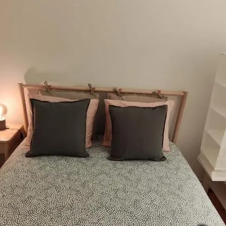 Habitación en casa particular Bedroom In Shared House In Chiado - Historic Center Of Lisboa