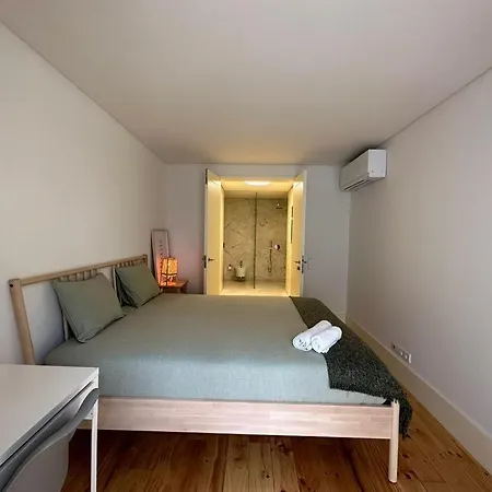 Habitación en casa particular Bedroom In Shared House In Chiado - Historic Center Of *
