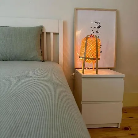 Bedroom In Shared House In Chiado - Historic Center Of Habitación en casa particular Lisboa
