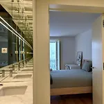 Bedroom In Shared House In Chiado - Historic Center Of Δωμάτια σε οικογενειακή κατοικία *