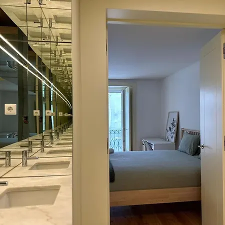 Bedroom In Shared House In Chiado - Historic Center Of Séjour chez l'habitant *