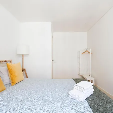 Accommodatie bij particulieren Bedroom In Shared House In Chiado - Historic Center Of Lissabon