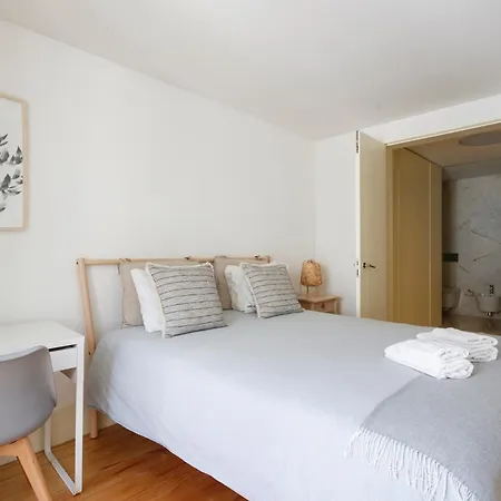 Séjour chez l'habitant Bedroom In Shared House In Chiado - Historic Center Of *