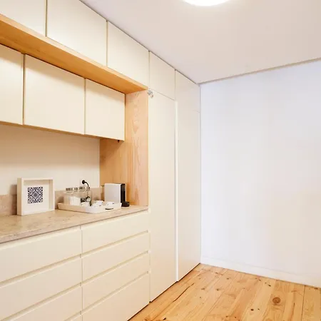 Bedroom In Shared House In Chiado - Historic Center Of * Lisboa