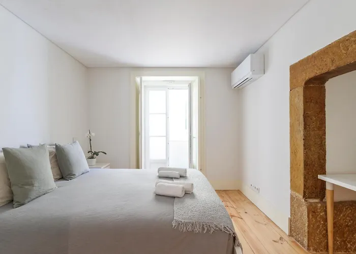 Bedroom In Shared House In Chiado - Historic Center Of Rum i privatbostad Lisboa