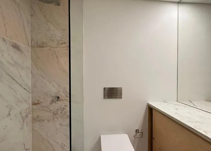 Bedroom In Shared House In Chiado - Historic Center Of *