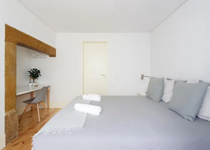 Bedroom In Shared House In Chiado - Historic Center Of *