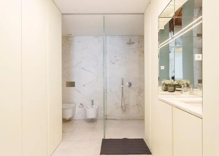 Bedroom In Shared House In Chiado - Historic Center Of Séjour chez l'habitant Lisboa