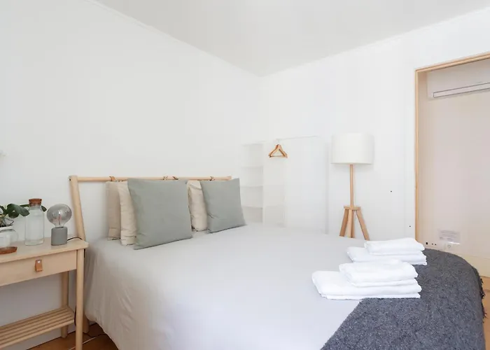 Bedroom In Shared House In Chiado - Historic Center Of Séjour chez l'habitant