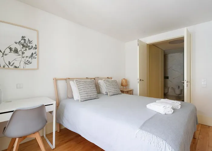 Séjour chez l'habitant Bedroom In Shared House In Chiado - Historic Center Of *