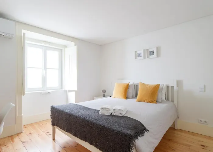 Bedroom In Shared House In Chiado - Historic Center Of Séjour chez l'habitant *