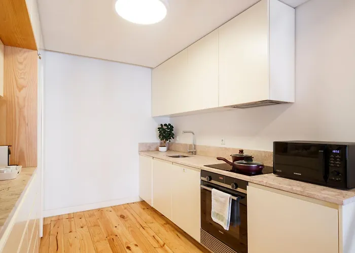 Bedroom In Shared House In Chiado - Historic Center Of *