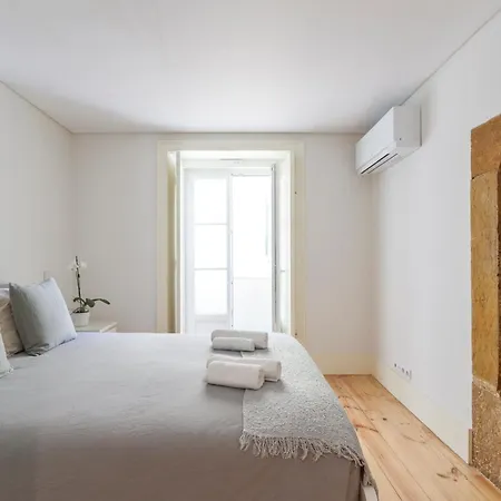 Bedroom In Shared House In Chiado - Historic Center Of Habitación en casa particular Lisboa