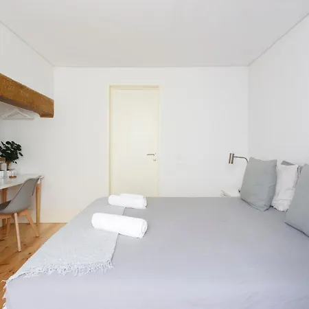Bedroom In Shared House In Chiado - Historic Center Of *