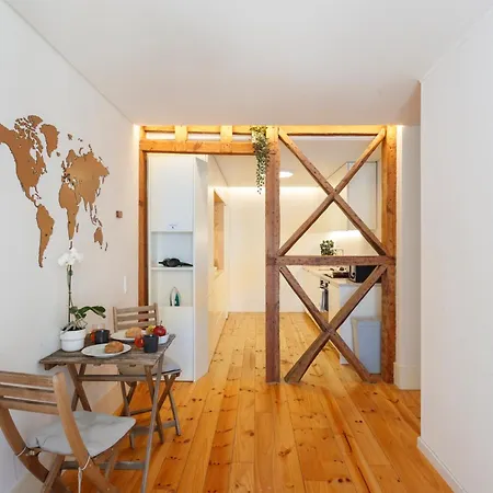 Bedroom In Shared House In Chiado - Historic Center Of Homestay szállás *