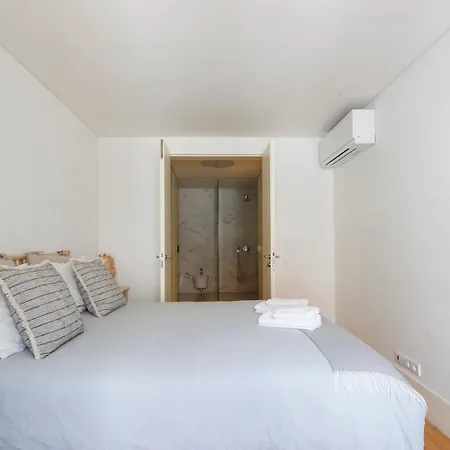 Bedroom In Shared House In Chiado - Historic Center Of Habitación en casa particular *
