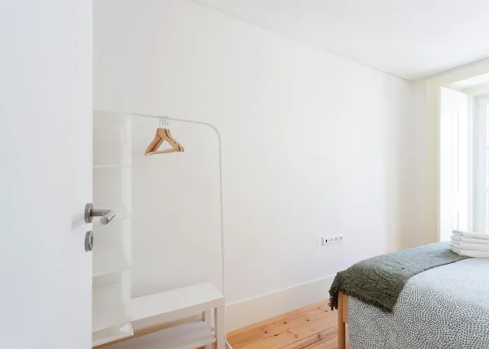 Bedroom In Shared House In Chiado - Historic Center Of * Лиссабон