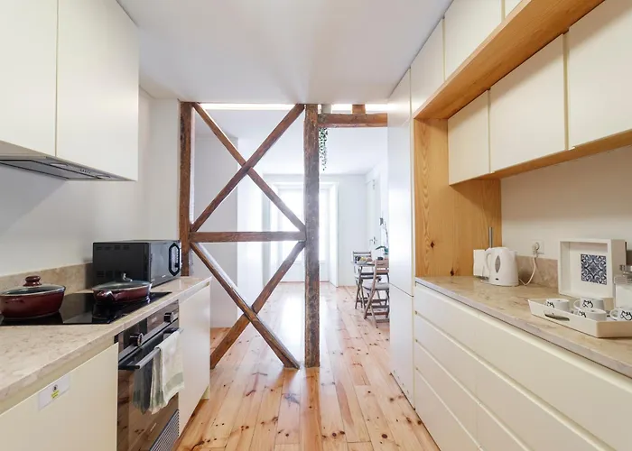 Проживание в семье Bedroom In Shared House In Chiado - Historic Center Of Лиссабон