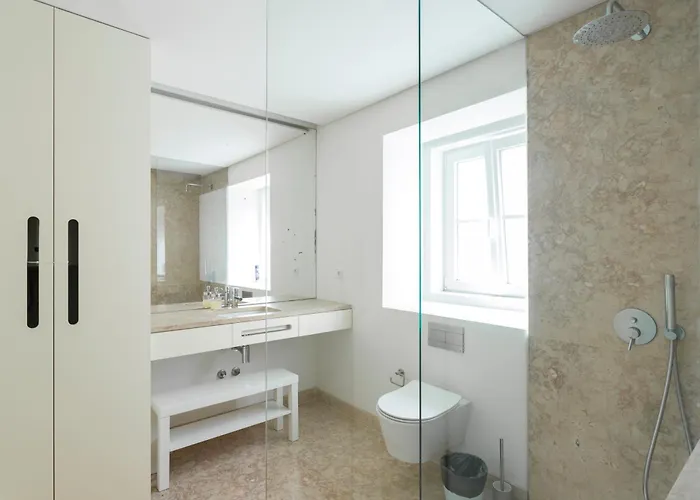 Bedroom In Shared House In Chiado - Historic Center Of Лиссабон