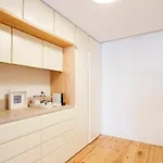 Bedroom In Shared House In Chiado - Historic Center Of * Lisboa