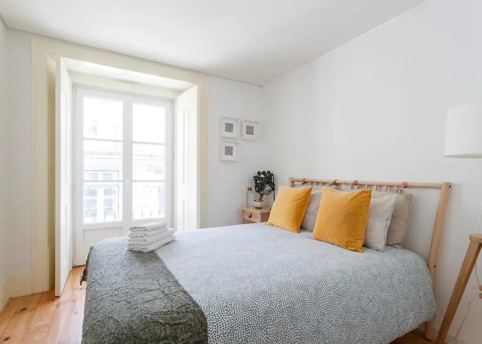 Bedroom In Shared House In Chiado - Historic Center Of Alloggio in famiglia