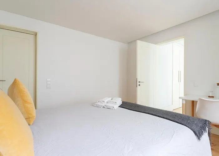 Bedroom In Shared House In Chiado - Historic Center Of *