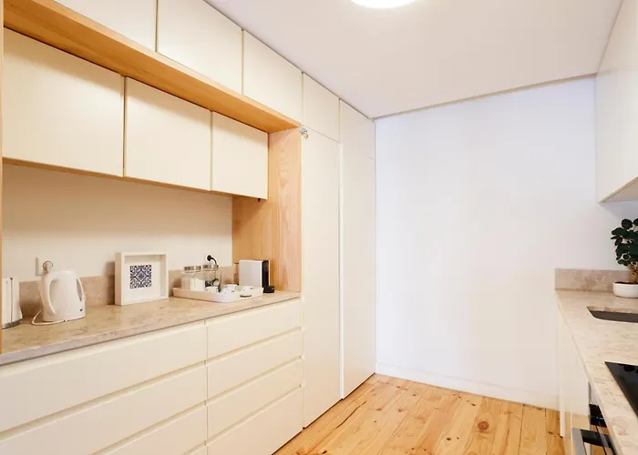 Bedroom In Shared House In Chiado - Historic Center Of * Lisbona