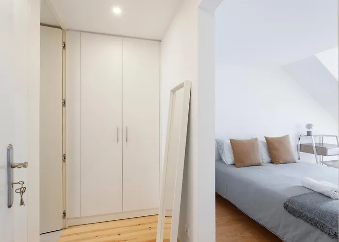 Bedroom In Shared House In Chiado - Historic Center Of Alloggio in famiglia *